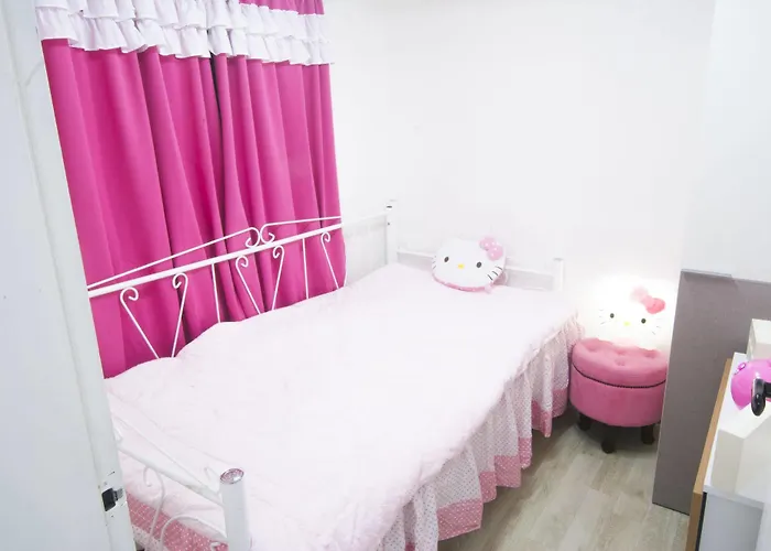 Nanu Guesthouse Pink - Female Only