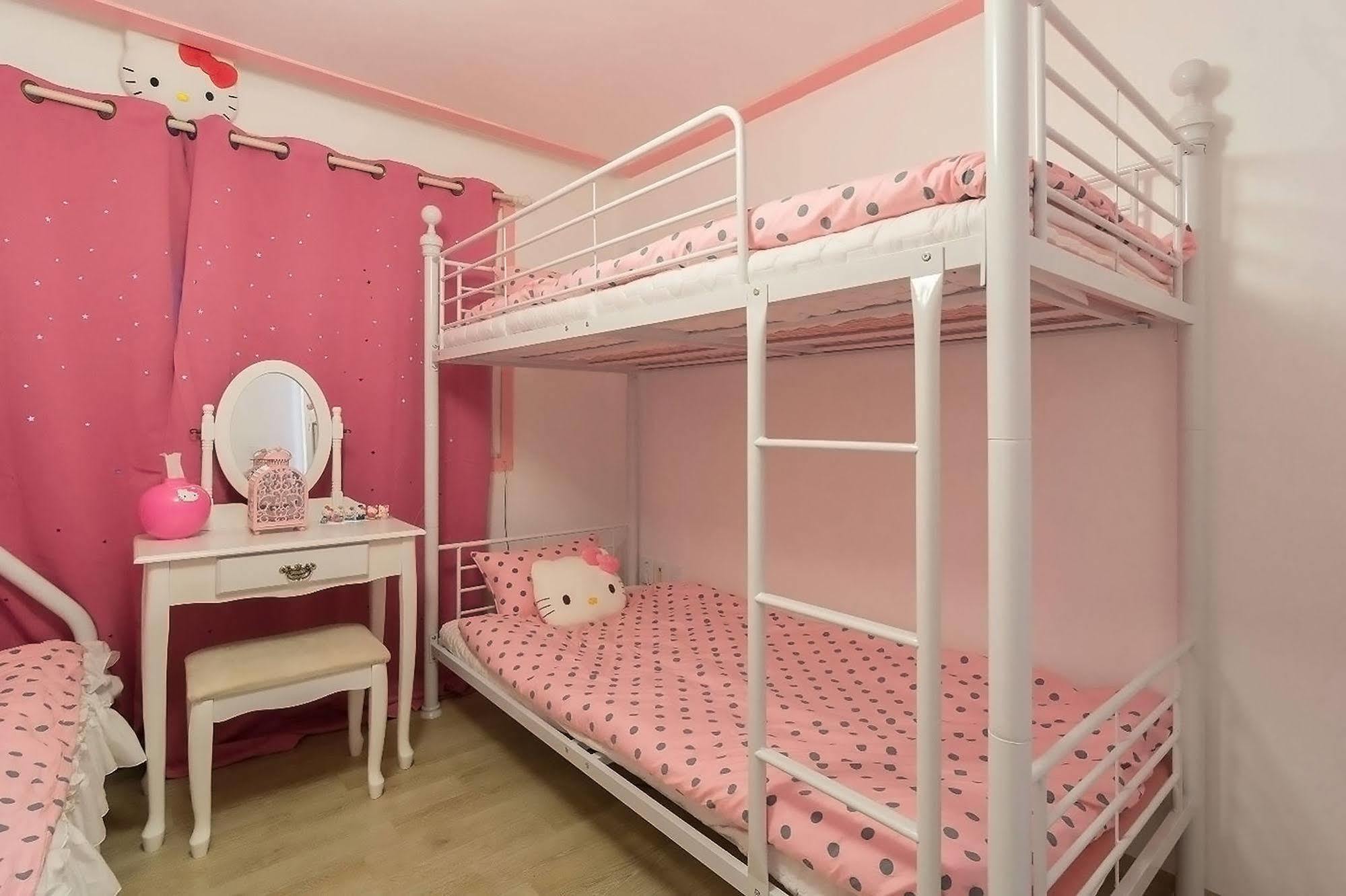 Hostel Nanu Pink Female Only