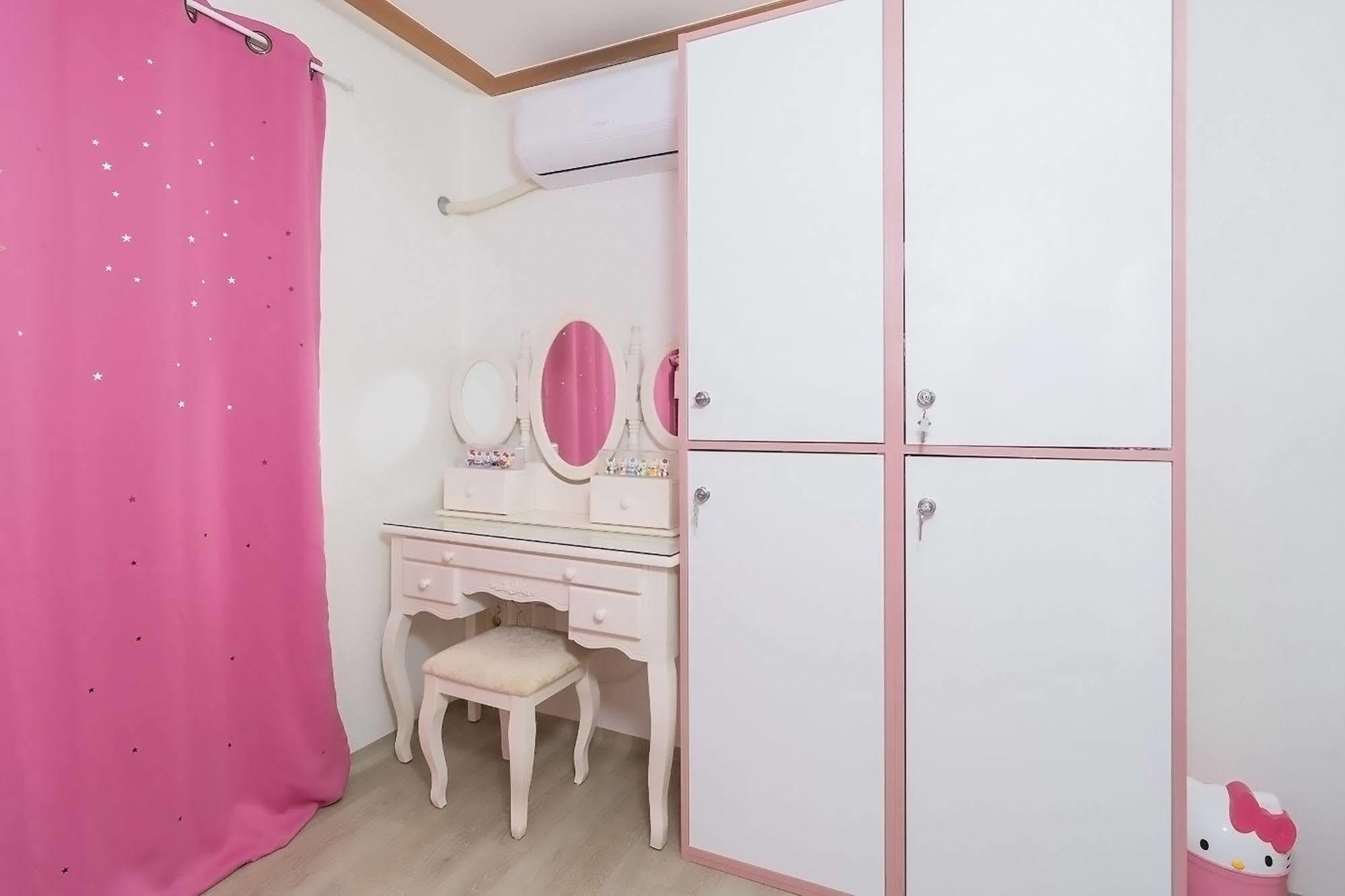 Hostel Nanu Pink Female Only *