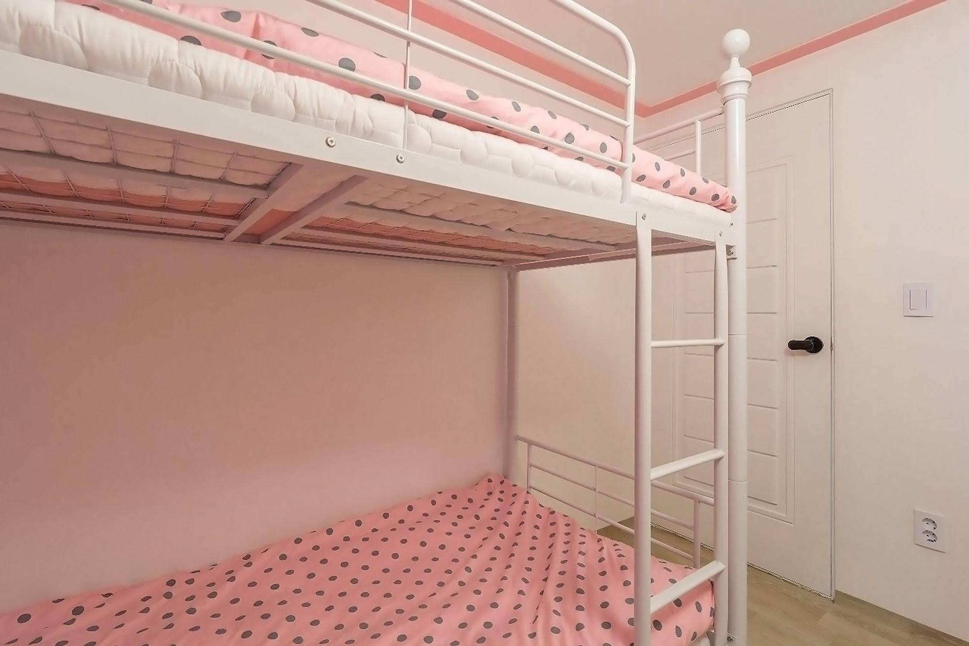 Hostel Nanu Pink Female Only