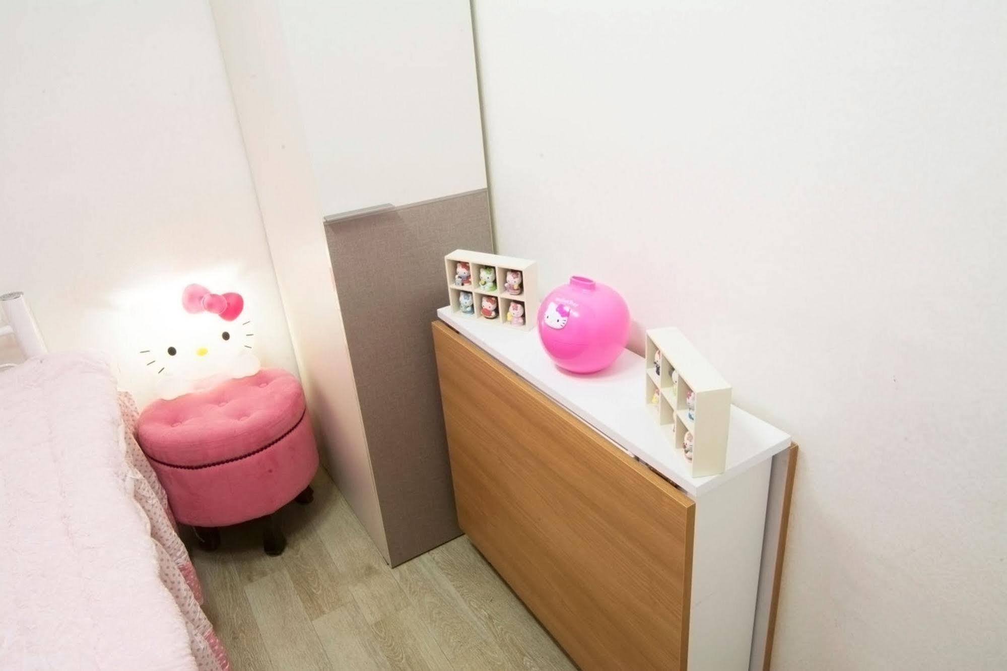 Nanu Pink Female Only * Seoul