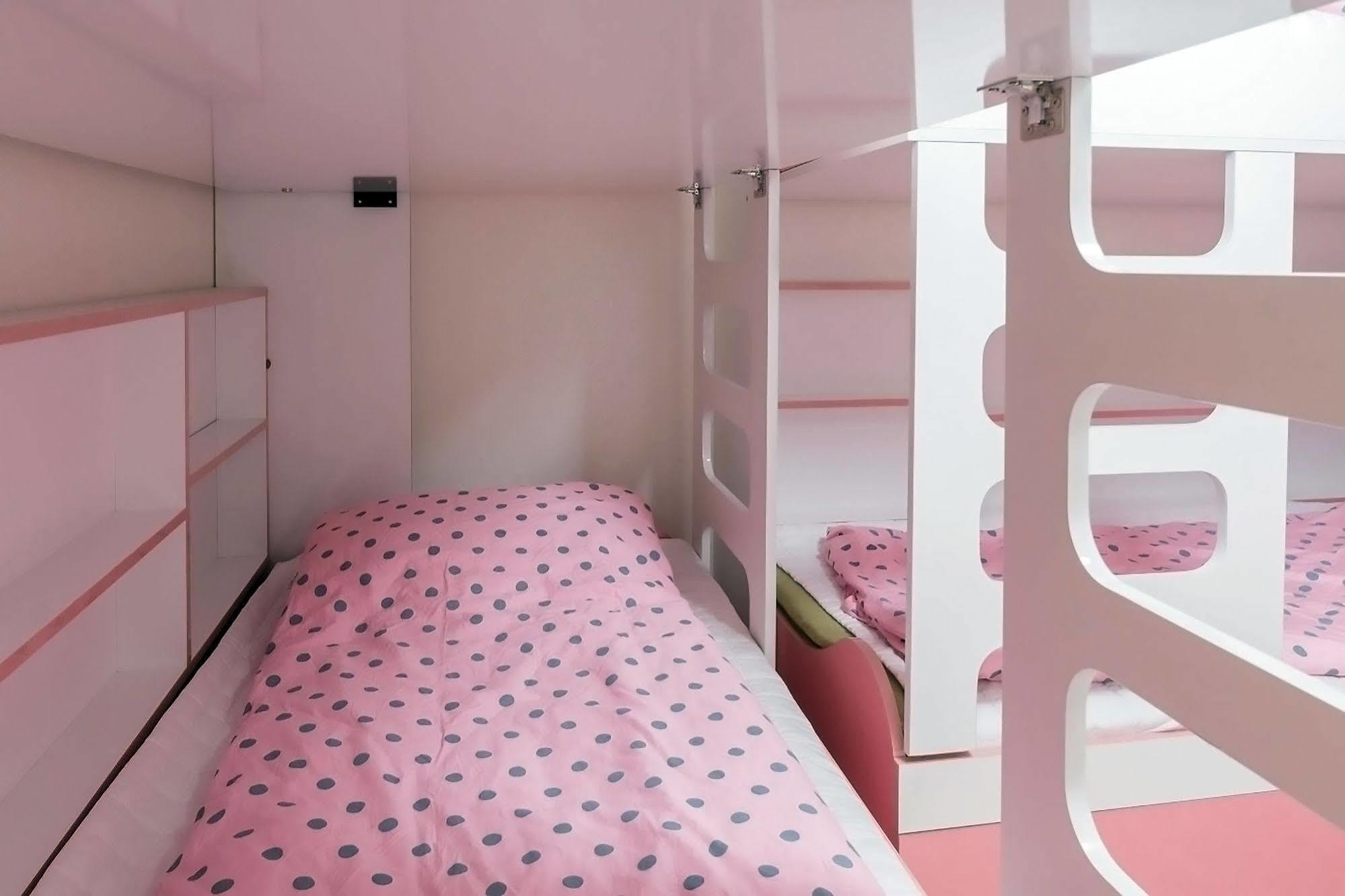 Hostel Nanu Pink Female Only *