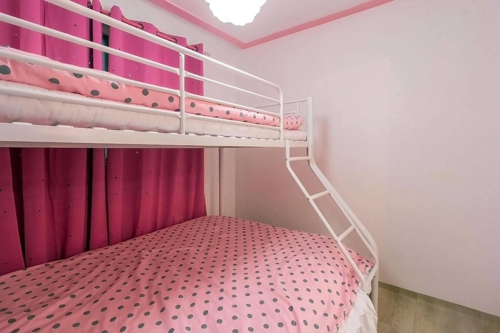 Nanu Pink Female Only Seoul