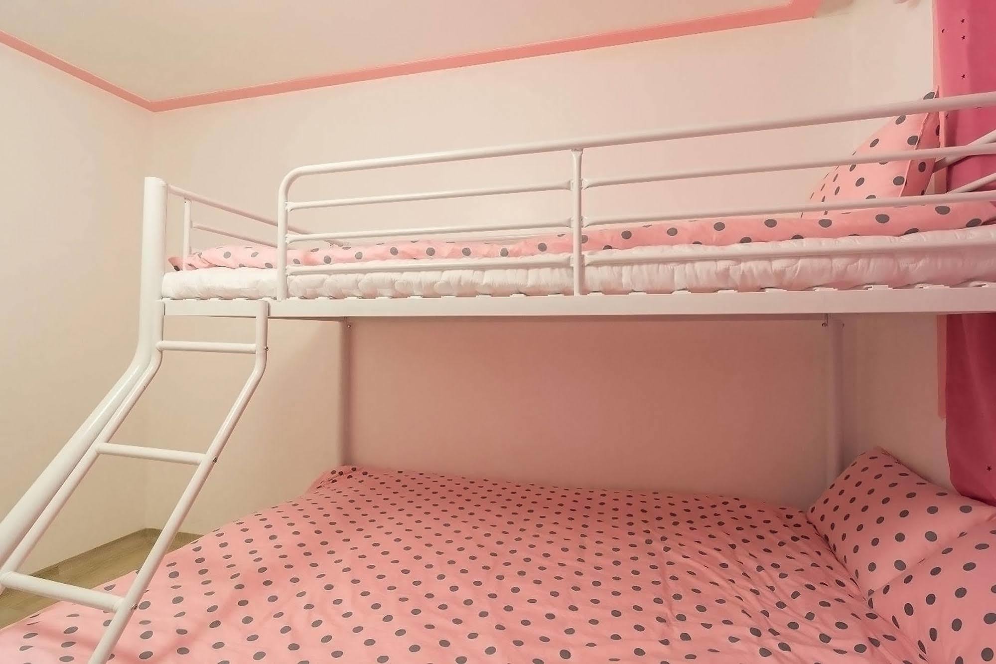 Hostel Nanu Pink Female Only *