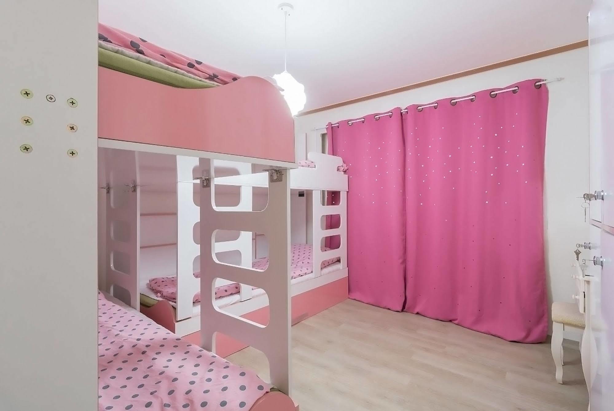 Nanu Pink - Female Only * Seoul